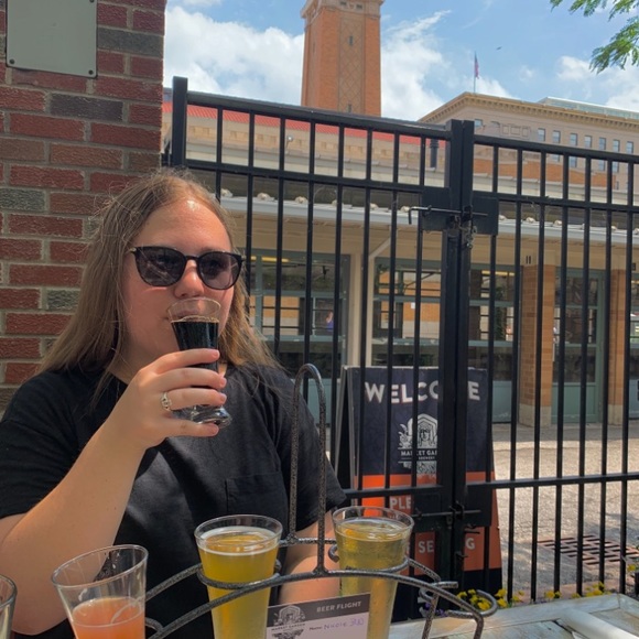 Meet your Posher, Nicole - Picture 4 of 4